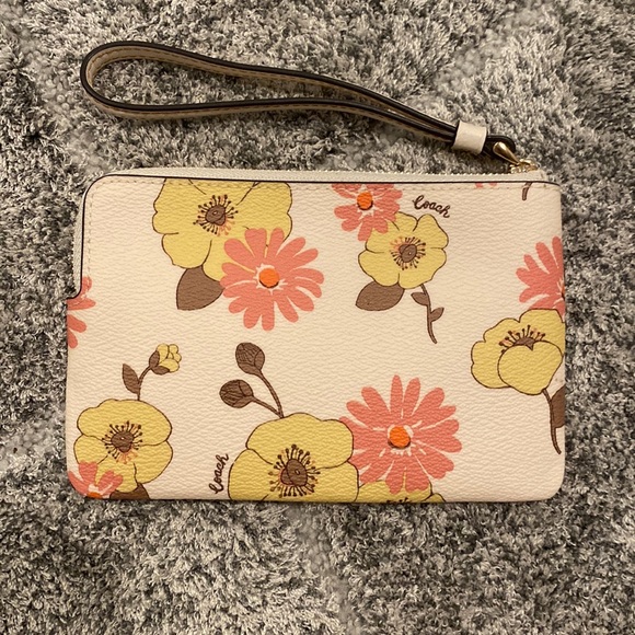 Coach wristlet. - Picture 2 of 3